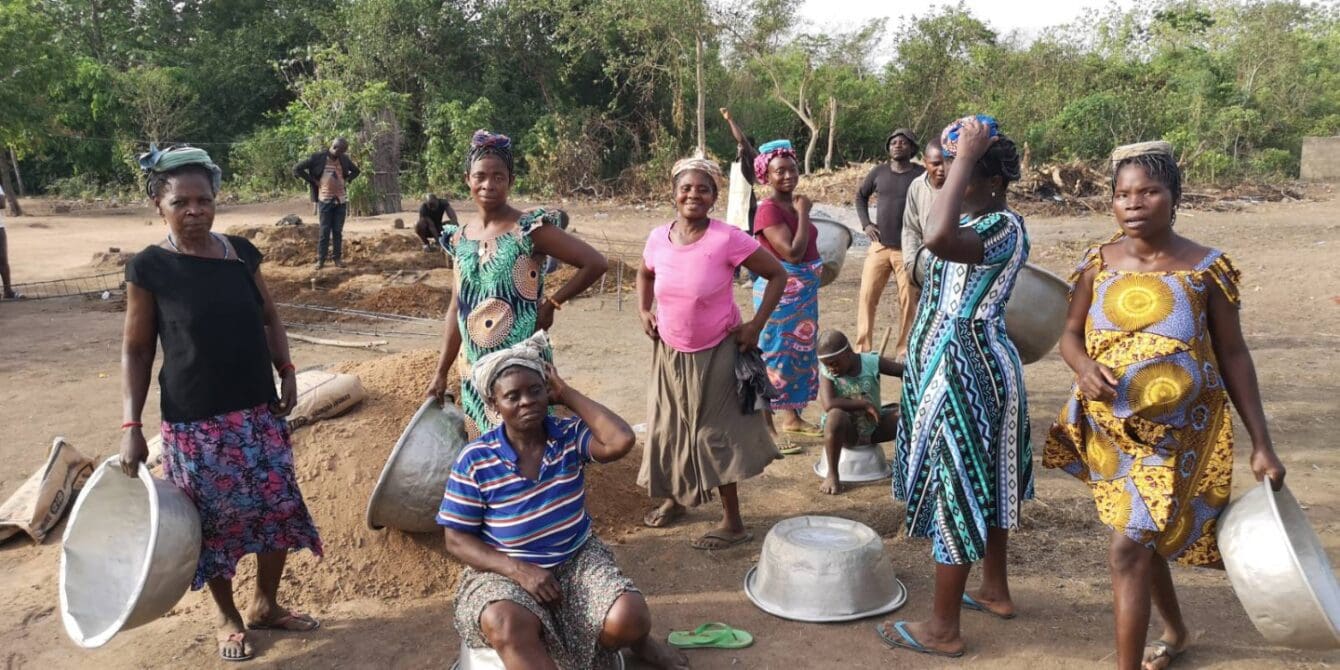 Water well with solar pump and storage tank in Ando Kpegbè, Togo | Basaid